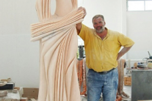 Atchugarry viaja a través de la materia
