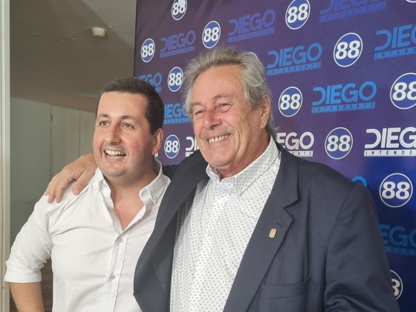 Echeverría fue proclamado precandidato de la Lista 88; negó diferencias con Antía