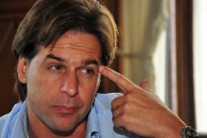 Lacalle Pou: Drama es la situación de algunos uruguayos, no “la bandera”