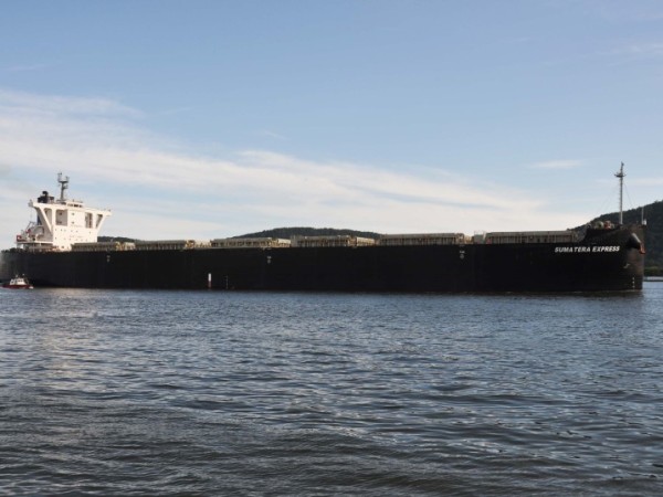 La Armada Nacional intenta rescatar a tripulante de un barco carguero a más de 800 millas de la costa de Montevideo