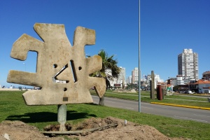 Se pagaron 360 mil pesos para mover 6 mts escultura en P.del Este