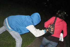 Buscan a violentos arrebatadores