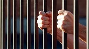 Un delincuente golpeó a su hija de 7 meses hasta romperle el fémur