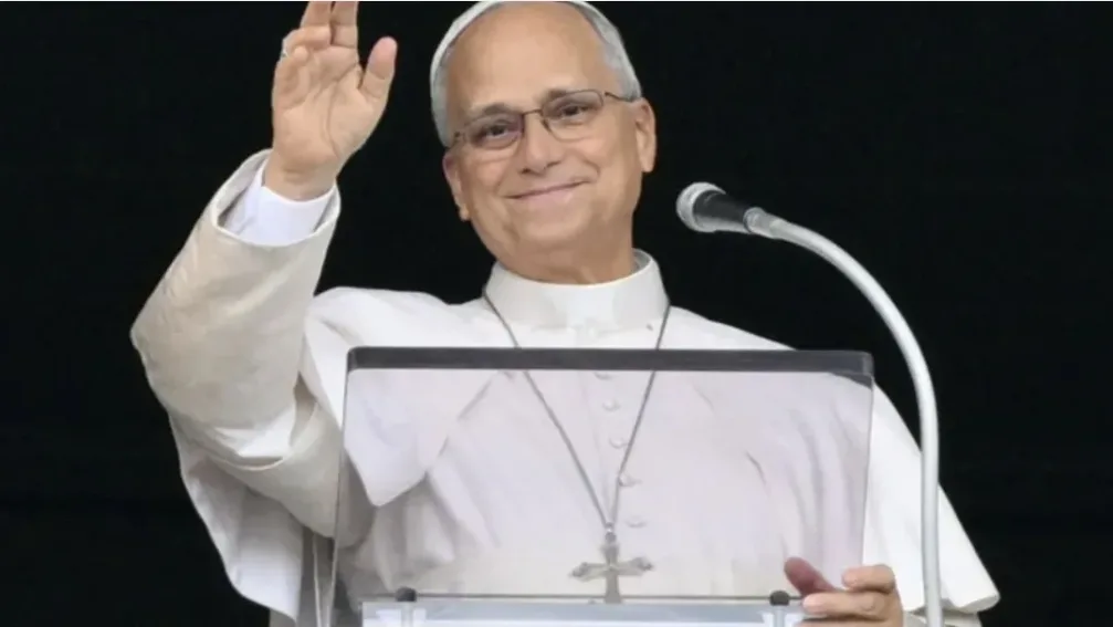 El papa León XIV rea...