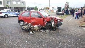 Espectacular accidente con motonetista  herido
