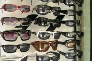 Fue con su pareja a robar lentes; arresto ciudadano y está en la cárcel