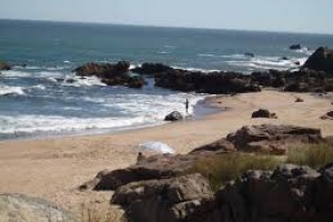 Un hombre murió ahogado en aguas cercanas a Piriápolis y hubo numerosos rescates