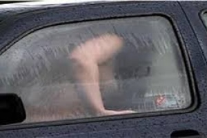 El fuego de la pasión los llevó a la comisaría