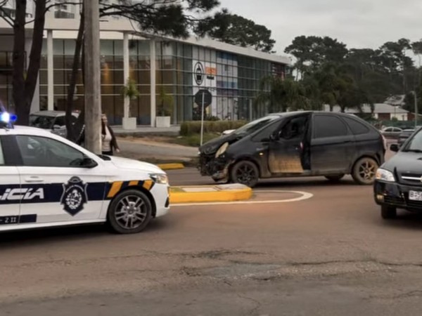 Dos automóviles coli...
