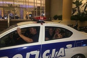 Correa indignado y Vicky encantada