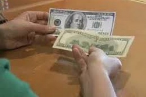 Dos argentinas pretendían "lavar" más de 10 mil dólares falsos