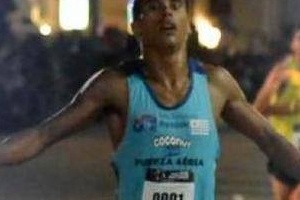 El corredor uruguayo Andrés Zamora ganó la Doble San Antonio.