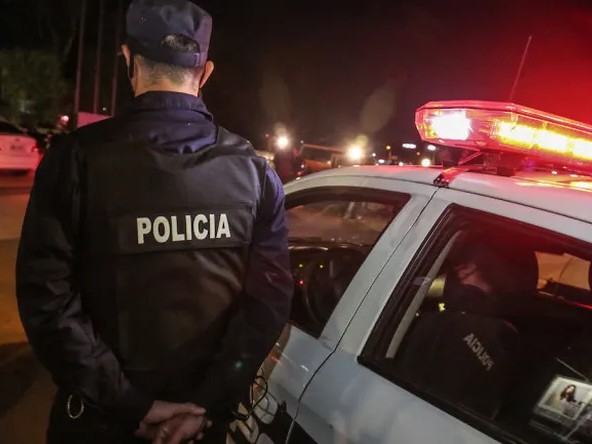 Un hombre fue encontrado baleado en la vía pública