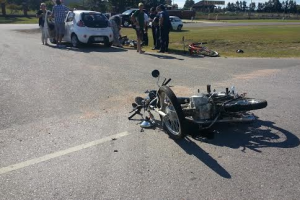 Obrero impactó contra un auto en Ruta 39