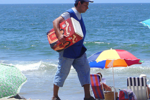 Intendencia mantendrá concesión de helados y no será "rehén" de asuntos internos, dijo Hernández