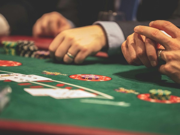 Encuentros de Jugadores Anónimos en Maldonado: ¿en qué consisten y dónde se realizan?
