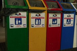 Instalan islas de contenedores para recolección selectiva de residuos domiciliarios
