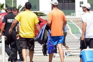 Prefectura rescató a tres pescadores que estaban a la deriva tras naufragar su bote