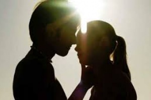 Una pareja terminó procesada, ella con prisión, por mantener relaciones sexuales en la vía pública