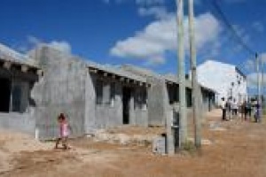 Autoconstrucción asistida permitió traslado de seis familias al "14 de febrero"