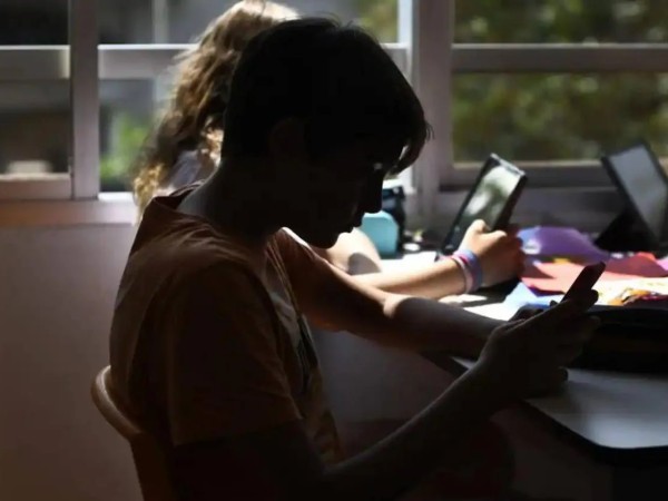 “Estamos totalmente preocupados, por lo que están haciendo las redes sociales en la mentalidad de los adolescentes”, dijo presidenta de Club Zonta Punta del Este-Maldonado