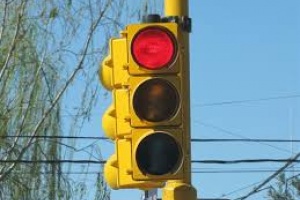 Se apagan semáforos para mejorar el tránsito