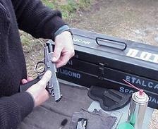 Policía de guardia en Municipio de Piriápolis limpiaba un arma y se escapó un tiro