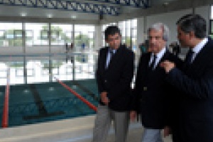 Inauguran piscina cerrada de Cerro Pelado
