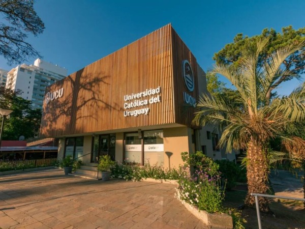 Amenaza a la Universidad Católica, fueron evacuados docentes y estudiantes en Maldonado y Montevideo