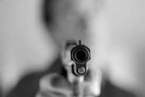 Discutió con la pareja de su ex y terminó baleado