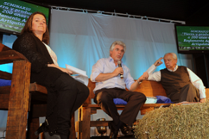 Entrevistan a pre-seleecionados para colonia tambera en Aznárez