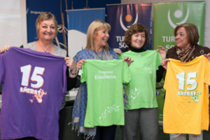 Programa “Estudiantes” permitirá que 1.200 jóvenes viajen a 8 destinos del país