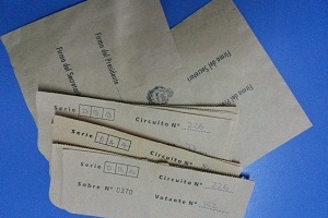 Oficina Electoral explica aparición de sobres de votación en la vía pública