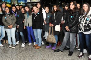 25 Quinceañeras de Maldonado con buenas calificaciones viajan a Termas