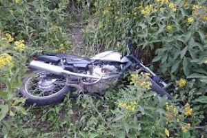 Venía en moto alcoholizado y chocó contra un contenedor
