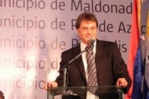 San Carlos: Alcalde en retirada admite haber sido amenazado por medidas que tomó