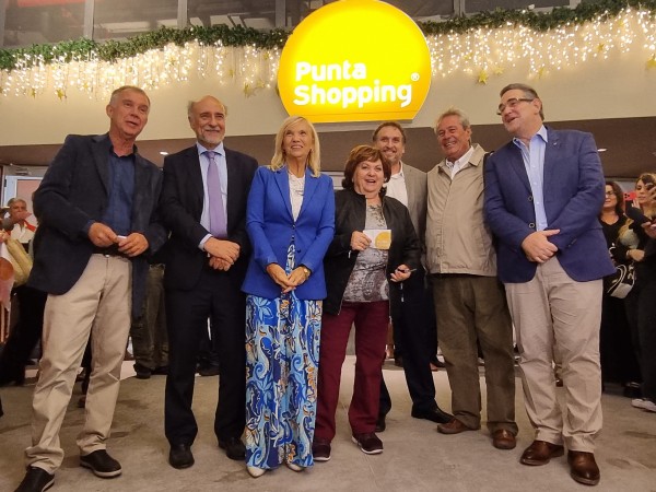 "Volvimos...con los 2 mil puestos de trabajo", dijo gerente de Punta Shopping al inaugurar el moderno edificio