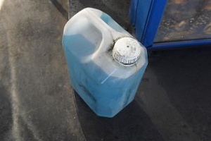 Robaron 60 litros de nafta de un camión estacionado pero los vieron