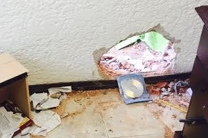 Robaron en una distribuidora de alimentos mediante un boquete y se llevaron 400 mil pesos