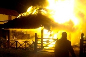 Finca en Playa Grande incendiada; pérdidas fueron barbacoa y un vehículo