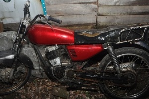 Policía recuperó armas de fuego y moto en asentamiento Los Eucaliptus: un detenido y un menor imputado