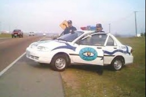 Robaron una camioneta en Punta Ballena y la incendiaron en Barrio Kennedy