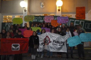Ocupan liceo de San Carlos en rechazo al decreto de esencialidad