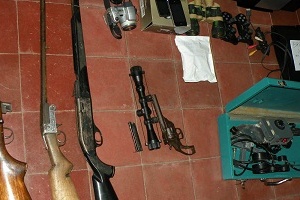Encuentran armas y objetos robados en allanamiento realizado en San Carlos 
