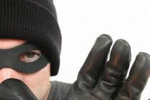 Roban almacén con arma blanca y se llevan 600 pesos