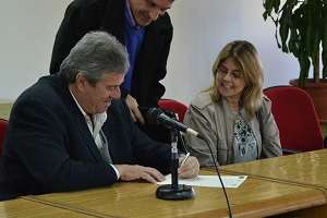 Familias de Cerro Pelado firmaron escrituras y promesas de compraventa