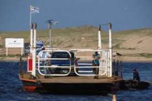 Balsa de Laguna Garzón no está funcionando y causa problemas de traslado a vecinos