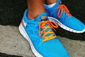 Robó dos pares de championes a la vecina, se los puso y terminó en prisión