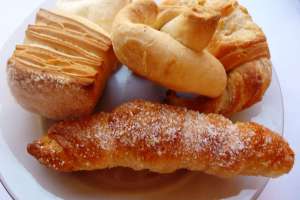 Empleada de panadería a la espera de turno en tribunales