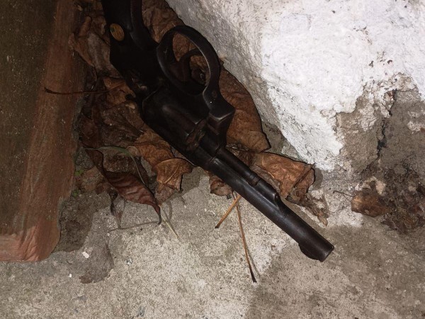 A prisión el hombre que intentó escapar de la Policía por los techos y huía con un arma de fuego